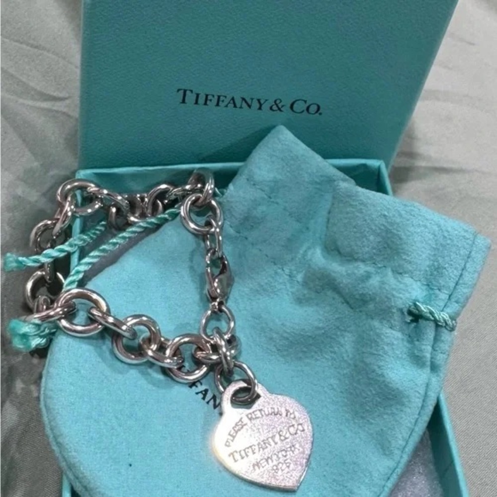 Tiffany & Co. Silver Chain Bracelet withHeart Charm